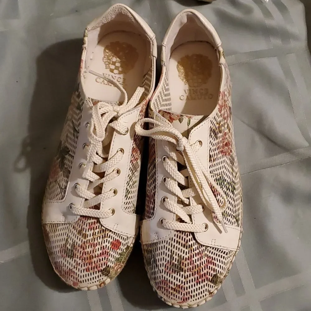 Vince Camuto woman Joellan Sneakers shoe ivory leather 81/2M  39 use